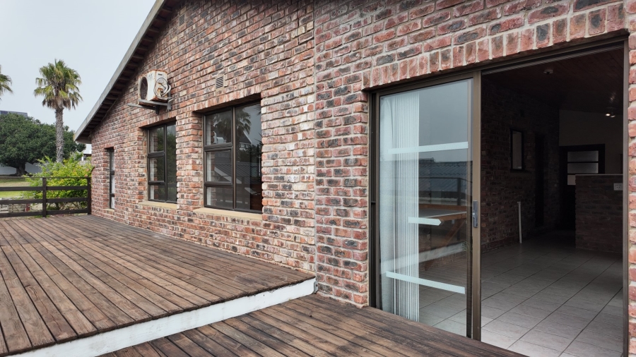 2 Bedroom Property for Sale in Stilbaai Wes Western Cape